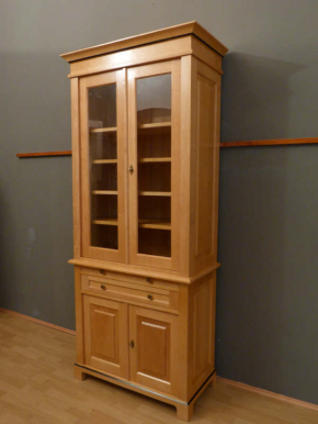 Regal mit geschlossen Unter/Oberbau massiv Holz EINER14