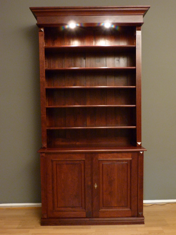 Bücherregal mit geschlossenem Unterbau, Erle massiv, EINER15 Bücherregal mit geschlossenem Unterbau, Erle massiv, EINER15