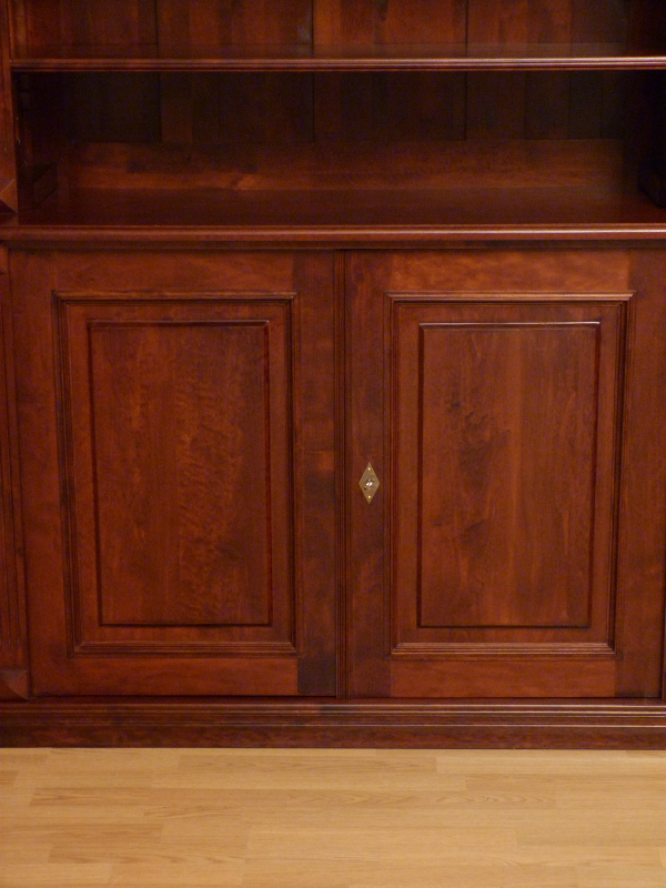 Bücherregal mit geschlossenem Unterbau, Erle massiv, EINER15 Bücherregal mit geschlossenem Unterbau, Erle massiv, EINER15