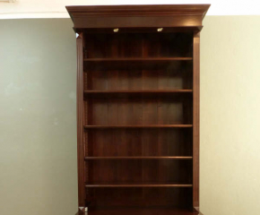 Bücherregal mit geschlossenem Unterbau Massivholz EINER23