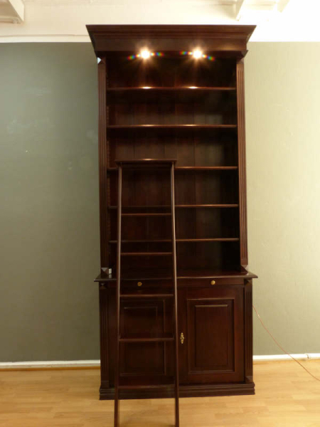 Massivholz Bücherregale nach Maß, Ausstellungsstück in klassischer Form Massivholz Bücherregale nach Maß, Ausstellungsstück in klassischer Form