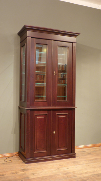 Massivholz Aufsatzvitrine im klassischen Stil Massivholz Aufsatzvitrine im klassischen Stil