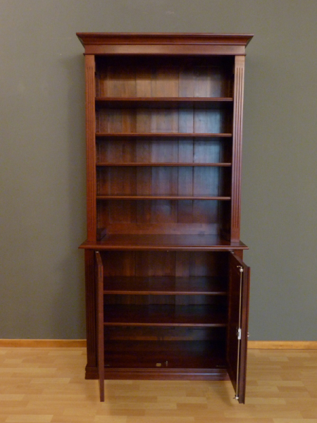 Bücherregal Massivholz, klassisches Bücherregal mit Unterbau Bücherregal Massivholz, klassisches Bücherregal mit Unterbau