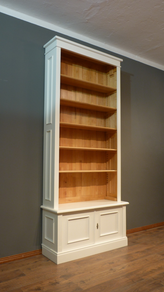 Massivholz Bücherregal mit geschlossenem Unterbau Massivholz Bücherregal mit geschlossenem Unterbau