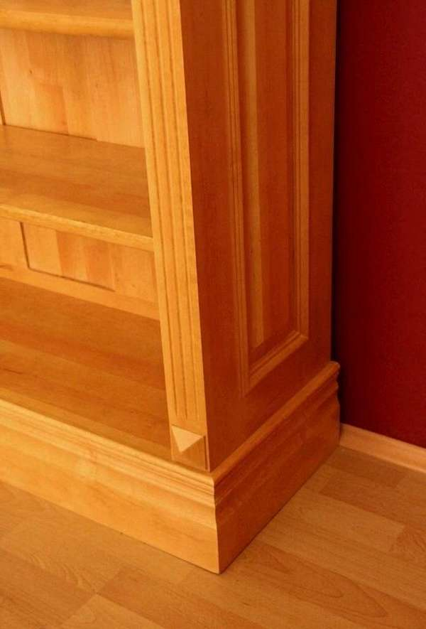 Sockelbereich vom Bücherregal EINER18 - Bild 6 Sockelbereich vom Bücherregal EINER18 - Bild 6