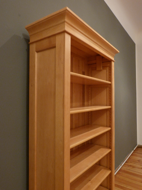 Massivholz Bücherregale nach Maß, Ausstellungsstück in klassischer Form Massivholz Bücherregale nach Maß, Ausstellungsstück in klassischer Form