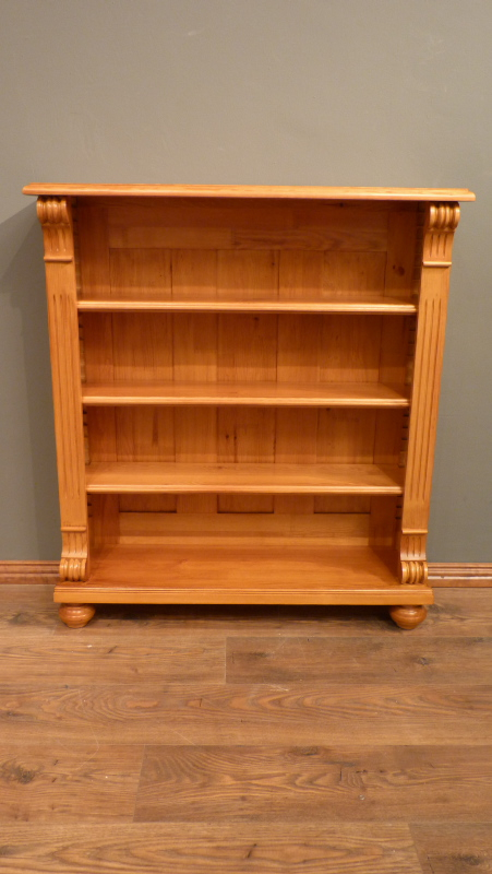 Massivholz Bücherregal im Gründerzeitstil Massivholz Bücherregal im Gründerzeitstil