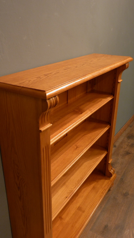 Massivholz Bücherregal im Gründerzeitstil Massivholz Bücherregal im Gründerzeitstil