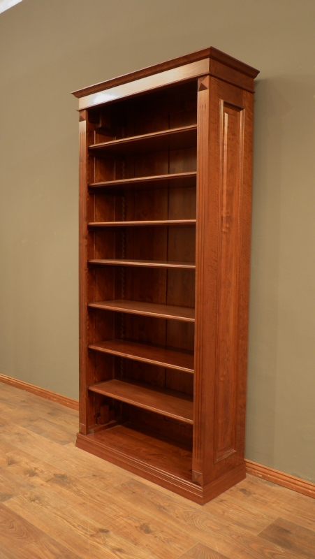 Massivholz Bücherregal im klassischen Stil Massivholz Bücherregal im klassischen Stil