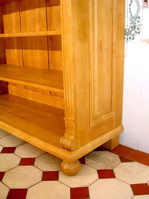 Kugelfüße und Gründerzeitschnecken vom Regal EINER24 - Bild 4 Kugelfüße und Gründerzeitschnecken vom Regal EINER24 - Bild 4