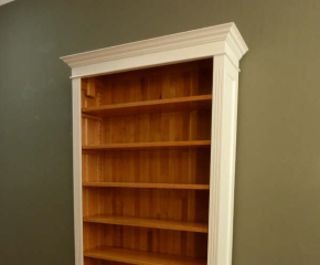 Klassisches Bücherregal aus massiver Erle EINER20