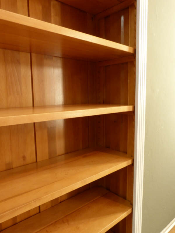 Bücherregale nach Maß, klassisches Regal mit verstellbaren Einlegeböden Bücherregale nach Maß, klassisches Regal mit verstellbaren Einlegeböden