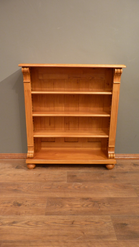 Massivholz Bücherregal im Gründerzeitstil Massivholz Bücherregal im Gründerzeitstil