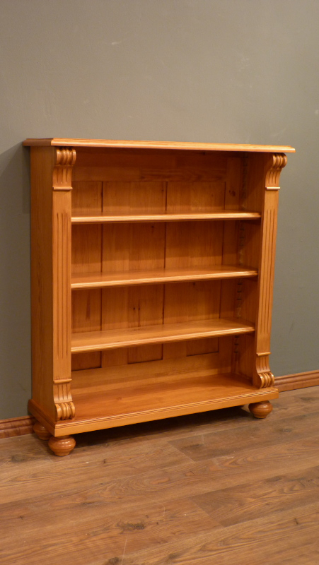 Massivholz Bücherregal im Gründerzeitstil Massivholz Bücherregal im Gründerzeitstil