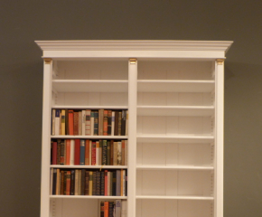 Bücherregal DOPPLER12, weiß mit Meesingapplikationen