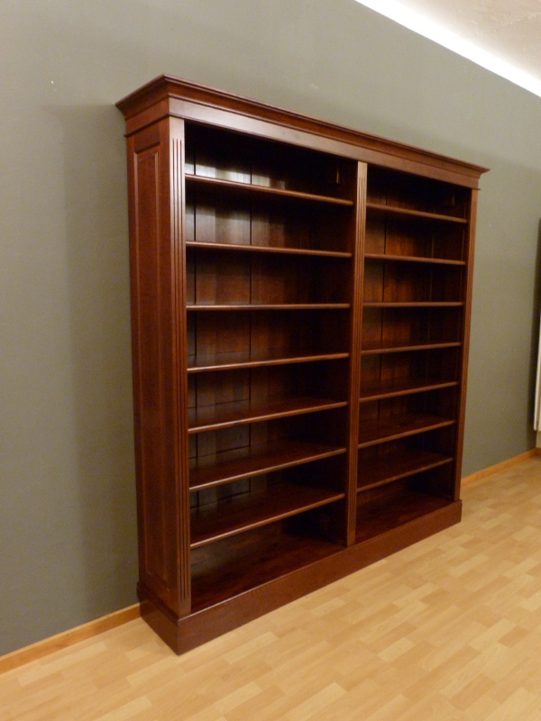 Bücherregale Massivholz, klassisches Bücherregal zweifach strukturiert Bücherregale Massivholz, klassisches Bücherregal zweifach strukturiert