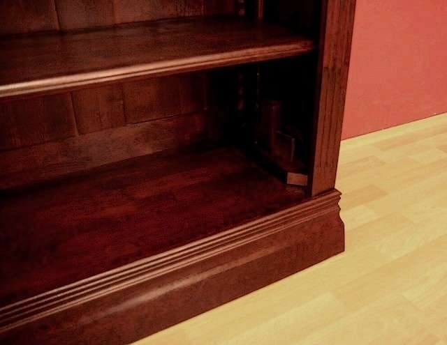 Sockelbereich vom Bücherregal DOPPLER15 - Bild 7 Sockelbereich vom Bücherregal DOPPLER15 - Bild 7