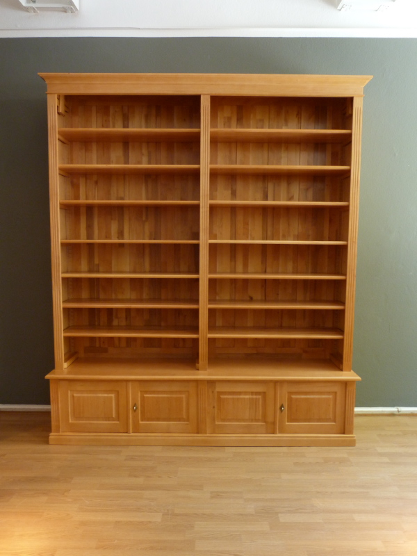 Massivholz Bücherregal mit Unterschrank, komplett zerlegbar Massivholz Bücherregal mit Unterschrank, komplett zerlegbar