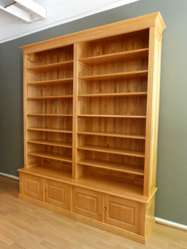 Massivholz Bücherregal mit Unterschrank, komplett zerlegbar Massivholz Bücherregal mit Unterschrank, komplett zerlegbar