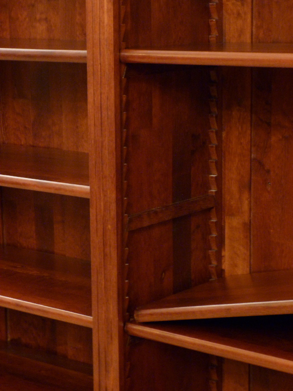 Bücherregale Massivholz, klassisches Bücherregal zweifach strukturiert Bücherregale Massivholz, klassisches Bücherregal zweifach strukturiert