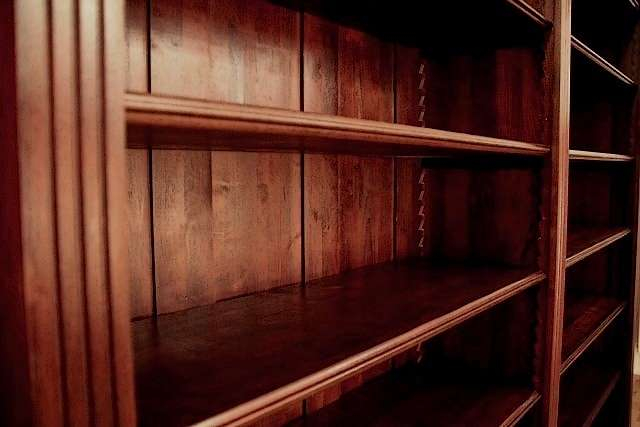 profilierte Brettkanten vom Regal DOPPLER15 - Bild 6 profilierte Brettkanten vom Regal DOPPLER15 - Bild 6