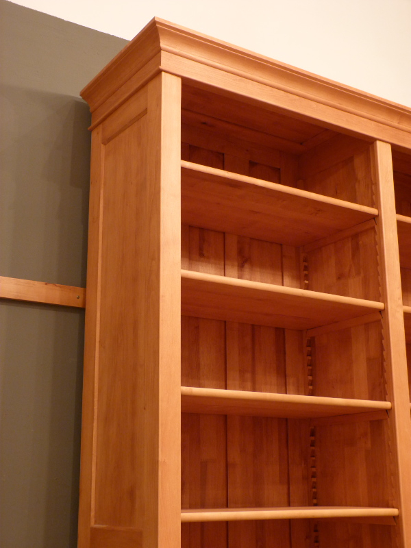 Gebrauchtes Massivholz Bücherregal mit verstellbaren Einlegeböden Gebrauchtes Massivholz Bücherregal mit verstellbaren Einlegeböden