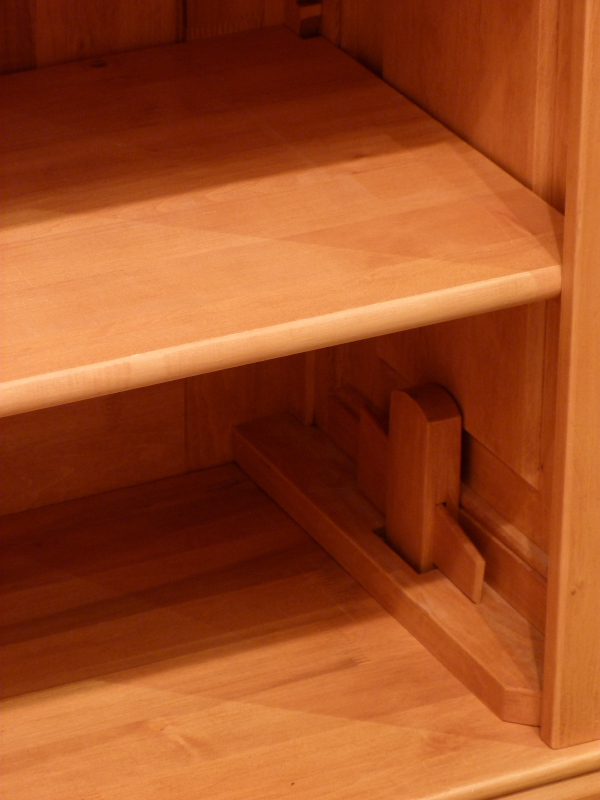 Gebrauchtes Massivholz Bücherregal mit verstellbaren Einlegeböden Gebrauchtes Massivholz Bücherregal mit verstellbaren Einlegeböden