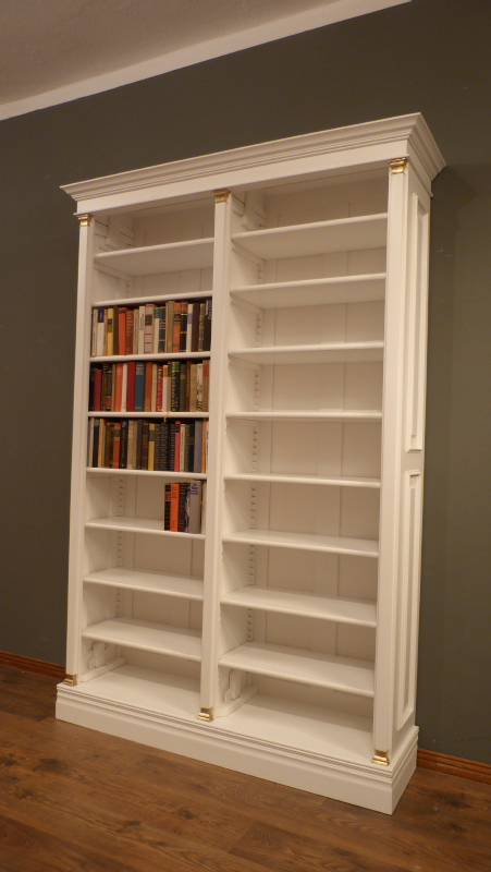 Massivholz Bücherregal mit Messingapplikationen Massivholz Bücherregal mit Messingapplikationen