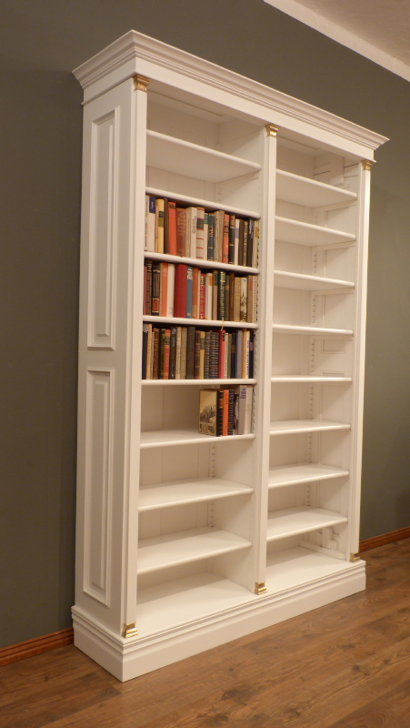 Massivholz Bücherregal mit Messingapplikationen Massivholz Bücherregal mit Messingapplikationen