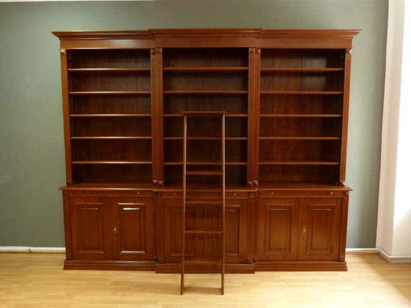 Massivholz Bücherregale nach Maß, DREIER10 Nussbaum Bücherregal mit geschlossenem Unterbau Massivholz Bücherregale nach Maß, DREIER10 Nussbaum Bücherregal mit geschlossenem Unterbau