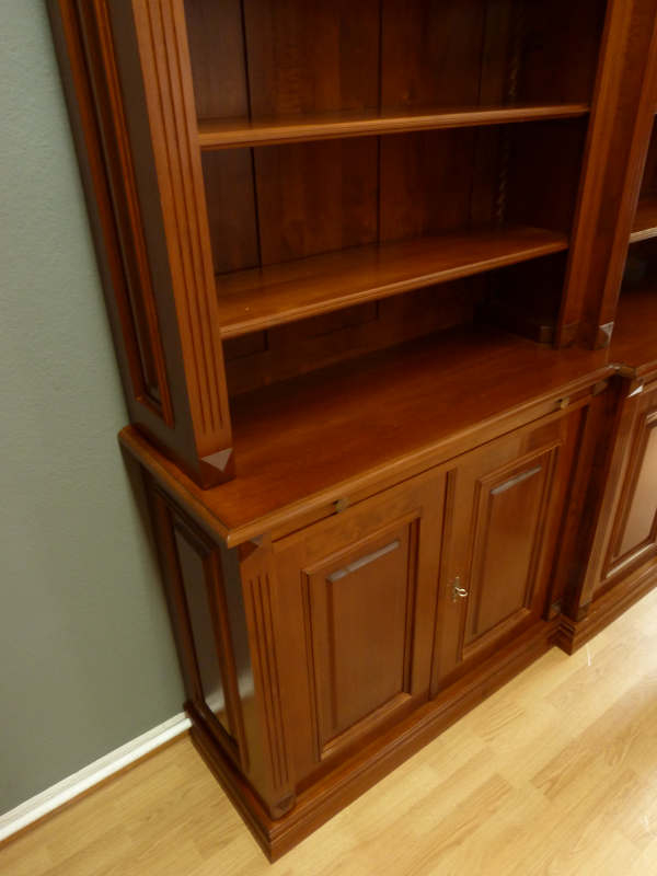 Massivholz Bücherregale nach Maß, DREIER10 Nussbaum Bücherregal mit geschlossenem Unterbau Massivholz Bücherregale nach Maß, DREIER10 Nussbaum Bücherregal mit geschlossenem Unterbau