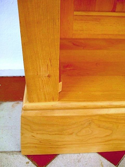 Sockel mit schlichter Blende vom Bücherregal DREIER18 - Bild 9 Sockel mit schlichter Blende vom Bücherregal DREIER18 - Bild 9