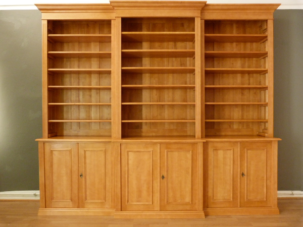 Massivholz Bücherregale nach Maß, Dreier mit mit geschlossenem Unterbau Massivholz Bücherregale nach Maß, Dreier mit mit geschlossenem Unterbau