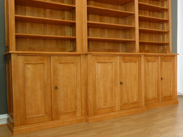 Massivholz Bücherregale nach Maß, Dreier mit mit geschlossenem Unterbau Massivholz Bücherregale nach Maß, Dreier mit mit geschlossenem Unterbau