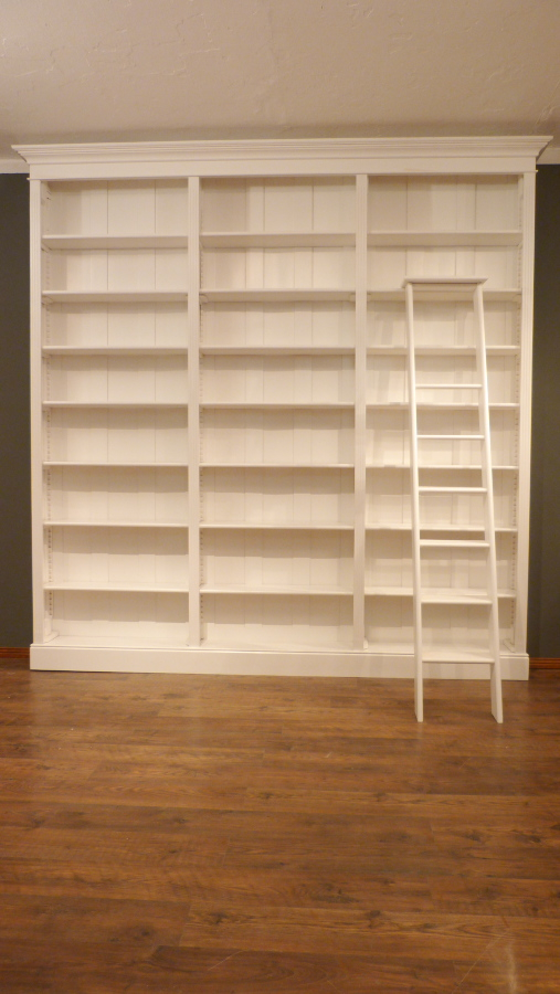 Massivholz Bücherregal mit Leiter Massivholz Bücherregal mit Leiter