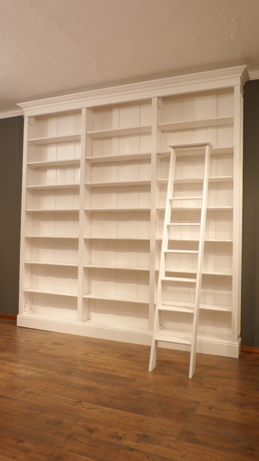 Massivholz Bücherregal mit Leiter Massivholz Bücherregal mit Leiter