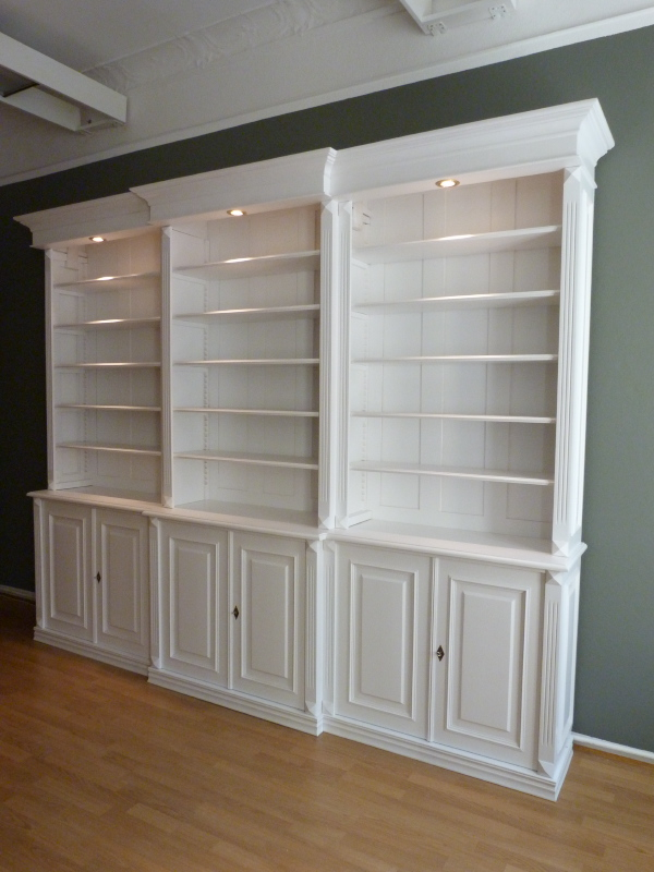 Bücherregale nach Maß, Klassisches Bücherregal mit Beleuchtung Bücherregale nach Maß, Klassisches Bücherregal mit Beleuchtung