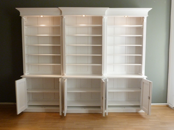 Bücherregale nach Maß, Klassisches Bücherregal mit Beleuchtung Bücherregale nach Maß, Klassisches Bücherregal mit Beleuchtung