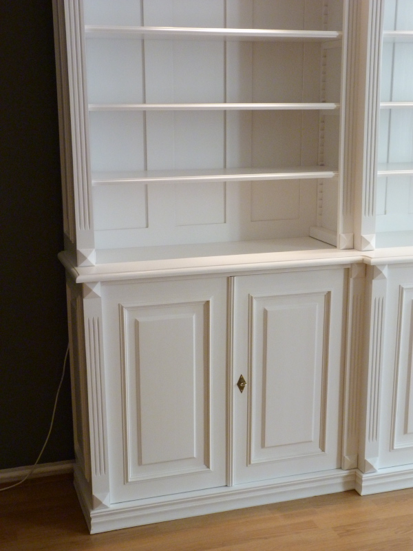 Bücherregale nach Maß, Klassisches Bücherregal mit Beleuchtung Bücherregale nach Maß, Klassisches Bücherregal mit Beleuchtung