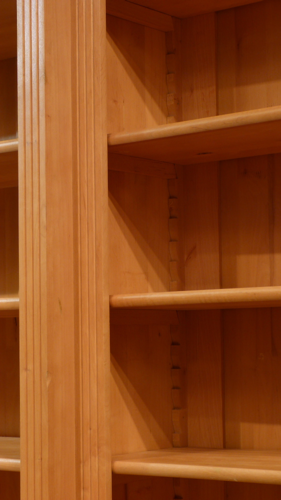 Klassisches Bücherregal mit drei Elementen, massiv Erle Klassisches Bücherregal mit drei Elementen, massiv Erle