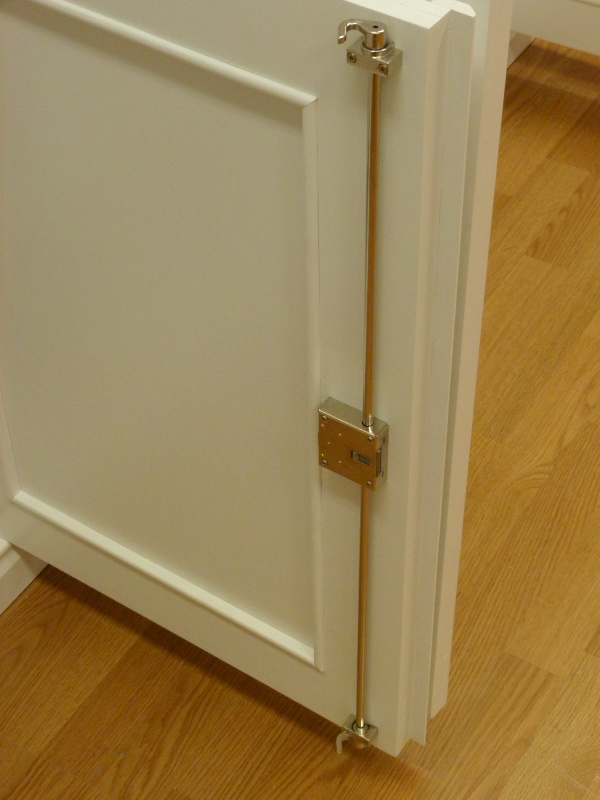 Massivholz Bücherschränke nach Maß, zwölftüriger Bücherschrank mit Tablettauszügen Massivholz Bücherschränke nach Maß, zwölftüriger Bücherschrank mit Tablettauszügen