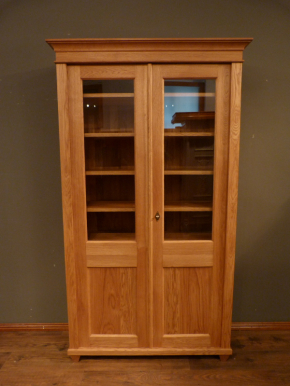 BÜCHERSCHRANK39 Massivholz mit 2 Glastüren
