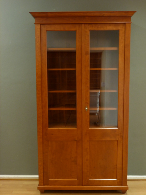 BÜCHERSCHRANK12, Zweitüriger Bücherschrank massiv Erle, Kirsche gebeizt