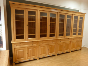 Regalwand mit verglasten Türen WAND6