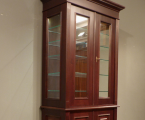 Aufsatzvitrine mit geschlossenem Unterbau EINER231