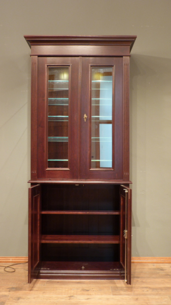 Massivholz Aufsatzvitrine im klassischen Stil Massivholz Aufsatzvitrine im klassischen Stil