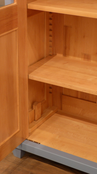 Massivholz Bücherschränke nach Maß, zweitüriger Bücherschrank, massiv Erle, Pastelblau lasiert Massivholz Bücherschränke nach Maß, zweitüriger Bücherschrank, massiv Erle, Pastelblau lasiert