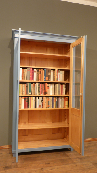 Massivholz Bücherschränke nach Maß, zweitüriger Bücherschrank, massiv Erle, Pastelblau lasiert Massivholz Bücherschränke nach Maß, zweitüriger Bücherschrank, massiv Erle, Pastelblau lasiert