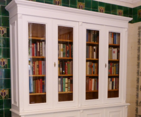 BÜCHERSCHRANK 27, massiv Erle mit 4 Glastüren
