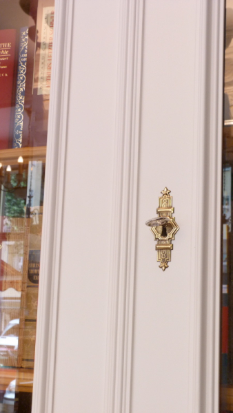 Massivholz Bücherschränke nach Maß, achttüriger Bücherschrank, massiv Erle, weiss lasiert Massivholz Bücherschränke nach Maß, achttüriger Bücherschrank, massiv Erle, weiss lasiert